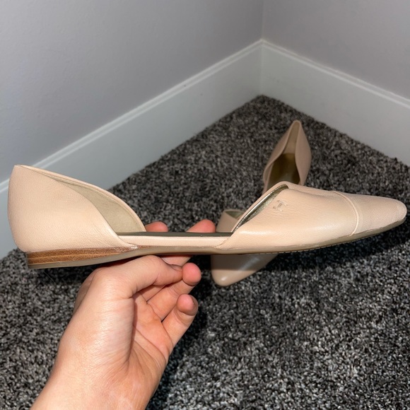 Tommy Hilfiger flats that are size 8.5 - Picture 4 of 4